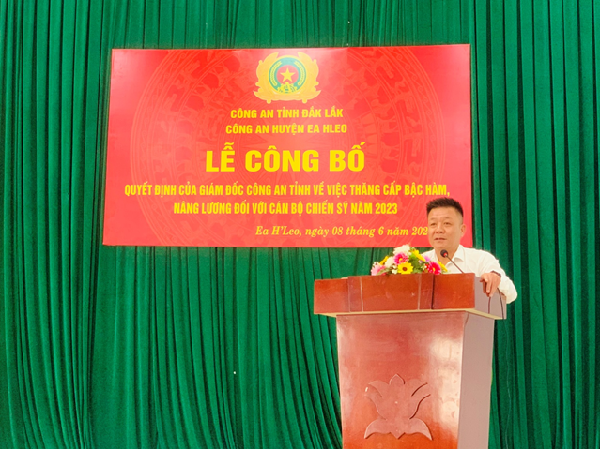Công an huyện Ea H’leo tổ chức Lễ công bố Quyết định thăng cấp bậc hàm, nâng bậc lương năm 2023
